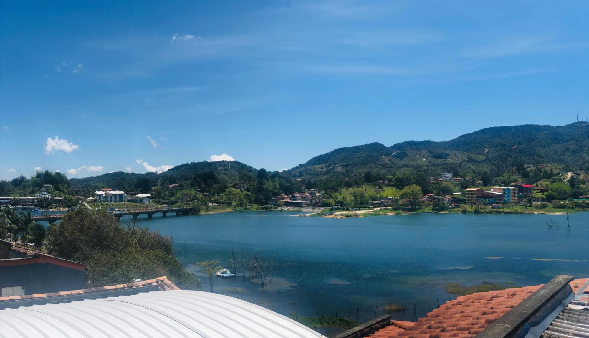 Lake View Hostel Guatapé Esterno foto